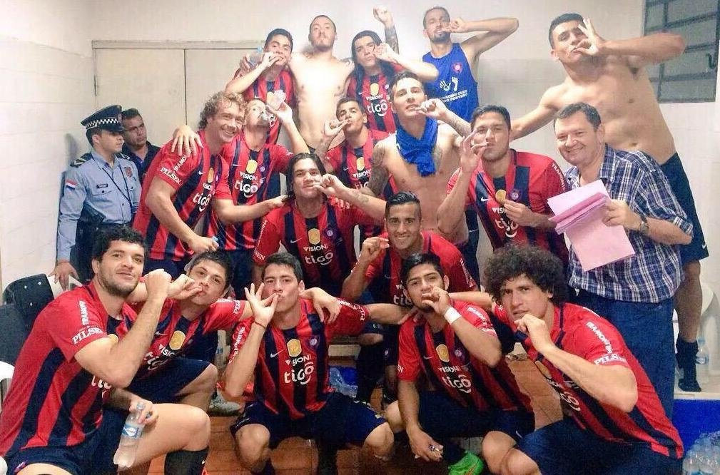Los jugadores del Cerro Porteño celebran la victoria ante el Olimpia. Twitter