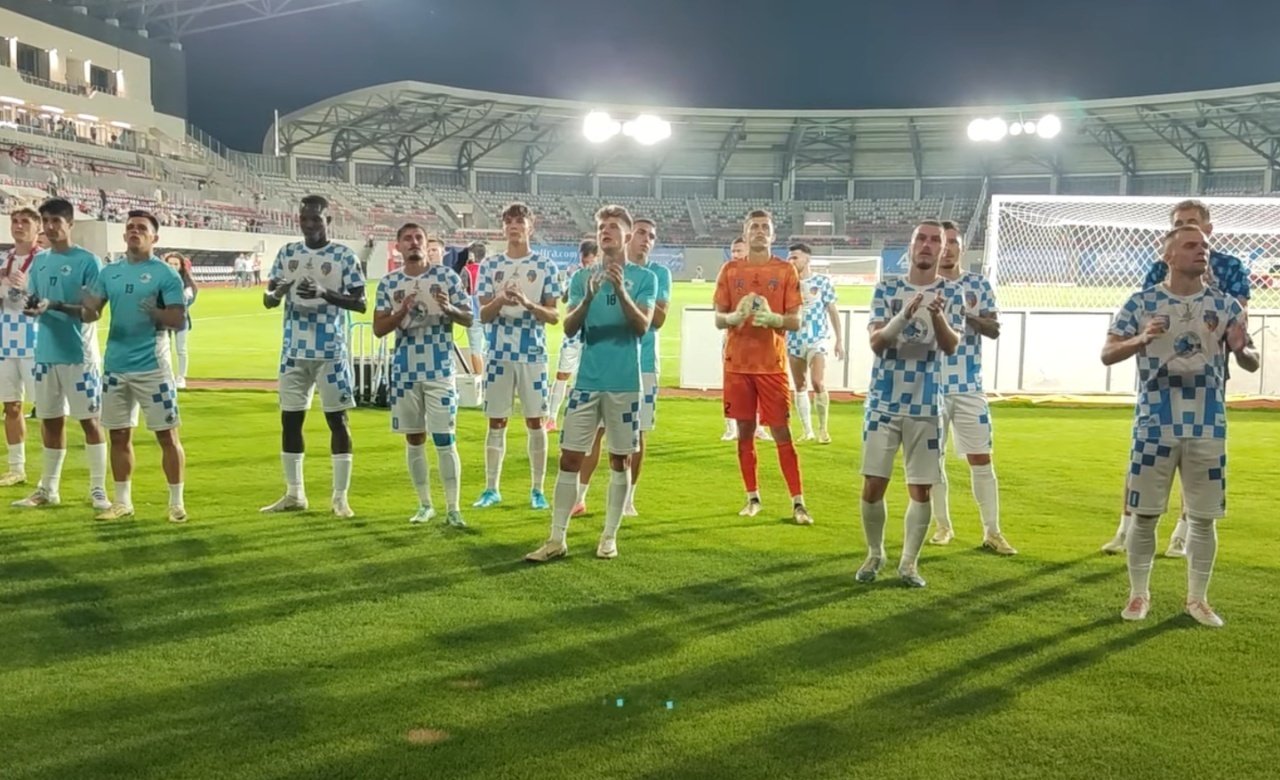 El Corvinul Hunedoara, de plantilla rumana al completo, se enfrenta al Astana en la fase previa de la Conference este miércoles por la tarde. El equipo se la juega después de perder en la ida y ya se vio apeado del camino hacia la Europa League, donde cayó a manos del HNK Rijeka. Sorprendió a pesar de terminar fuera de la competición derrotando, por 0-4, a un subcampeón de Hungría. Ahora, ha de remontar un 1-2 adverso.