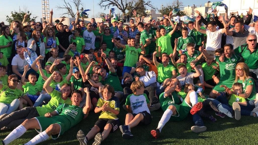 El EDMF Churra sueña con el ascenso a Segunda División B. El conjunto murciano se jugará el 'play off' ante la Gimnástica Segoviana, pero también un viaje valorado en 50.000 euros.