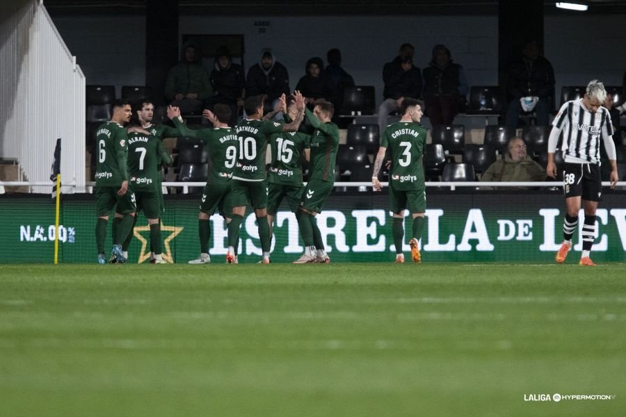El Eibar cura sus males en Cartagena