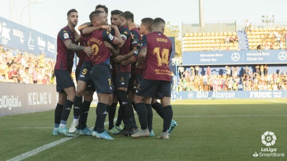 El Extremadura y el Deportivo buscan tres puntos que les dé un respiro en la clasificación. LaLiga