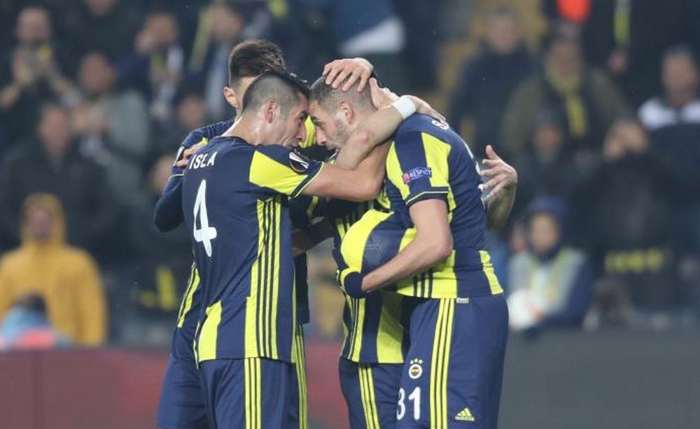 El Fenerbahçe verá retenidos sus ingresos europeos por la sanción. EFE