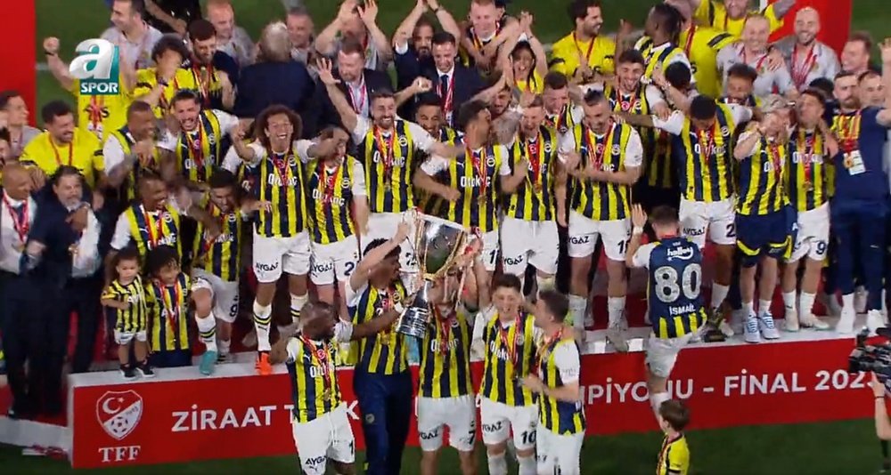 Jorge Jesús devuelve la sonrisa al Fenerbahçe de la mano de Batshuayi. Captura/ASpor