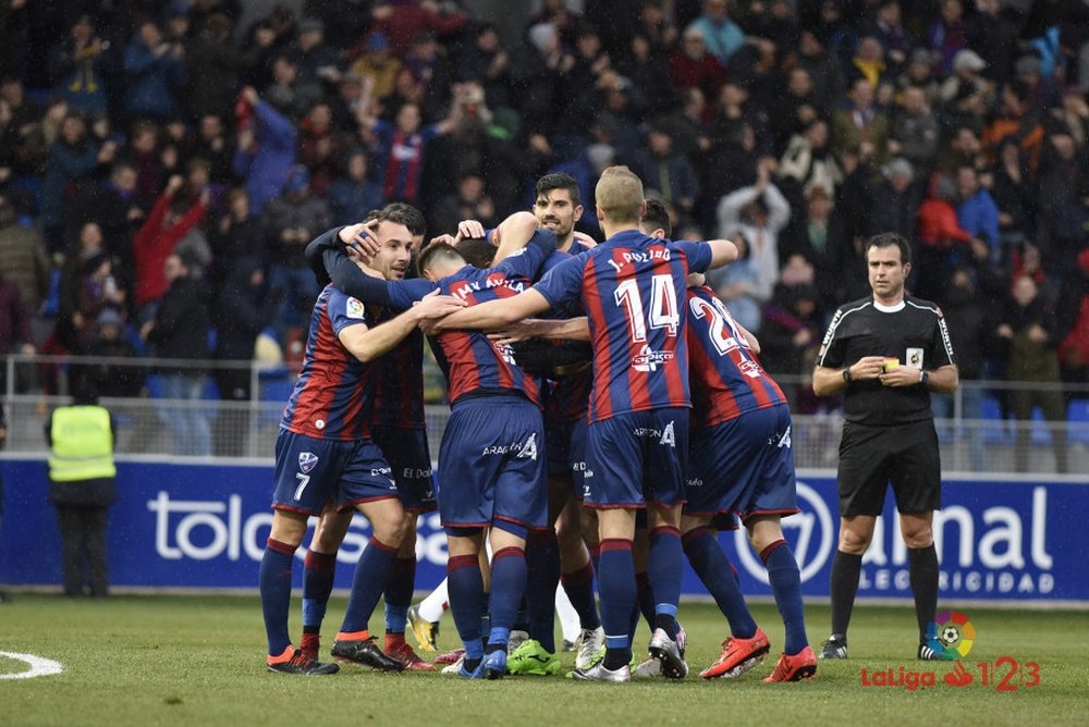 Los jugadores del Huesca celebran el tanto anotado por Jair ante la Cultural Leonesa. LaLiga
