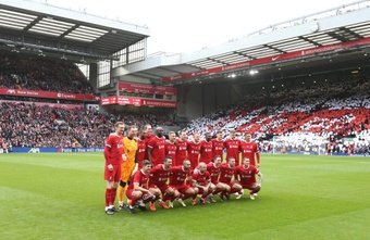 Las leyendas del Liverpool vencieron a las del Ajax por 4-2, en un partido marcado por la vuelta de jugadores de la talla de Fernando Torres y Steven Steven Gerrard y por el reconocimiento a Sven-Goran Erikson, que cumplió su última voluntad al dirigir a los 'reds'.