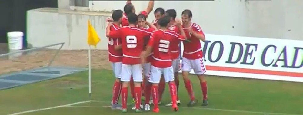 Los jugadores del Murcia celebran el tanto de Azkorra ante el Cádiz. Twitter