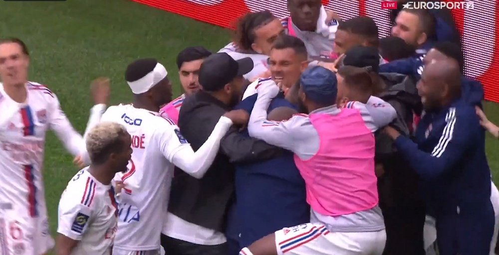 El Olympique de Lyon le ganó al Montpellier por 5-4. Captura/Eurosport