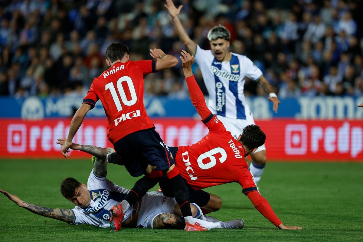 Lucas Torró Aimar Oroz Osasuna LaLiga 24-25