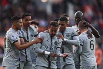 Mesmo sem o seu temido trio de ataque, o Paris Saint-Germain conquistou uma importante vitória por 2 a 1 na casa do Lorient.