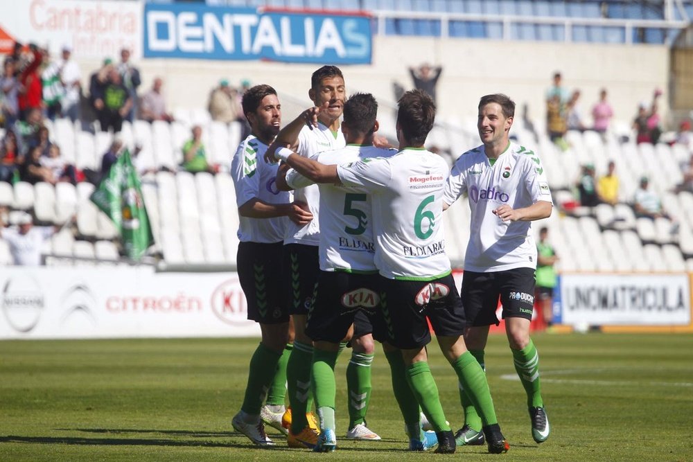 El Racing no podrá contar con el defensa ante el Barcelona B. RealRacingClub