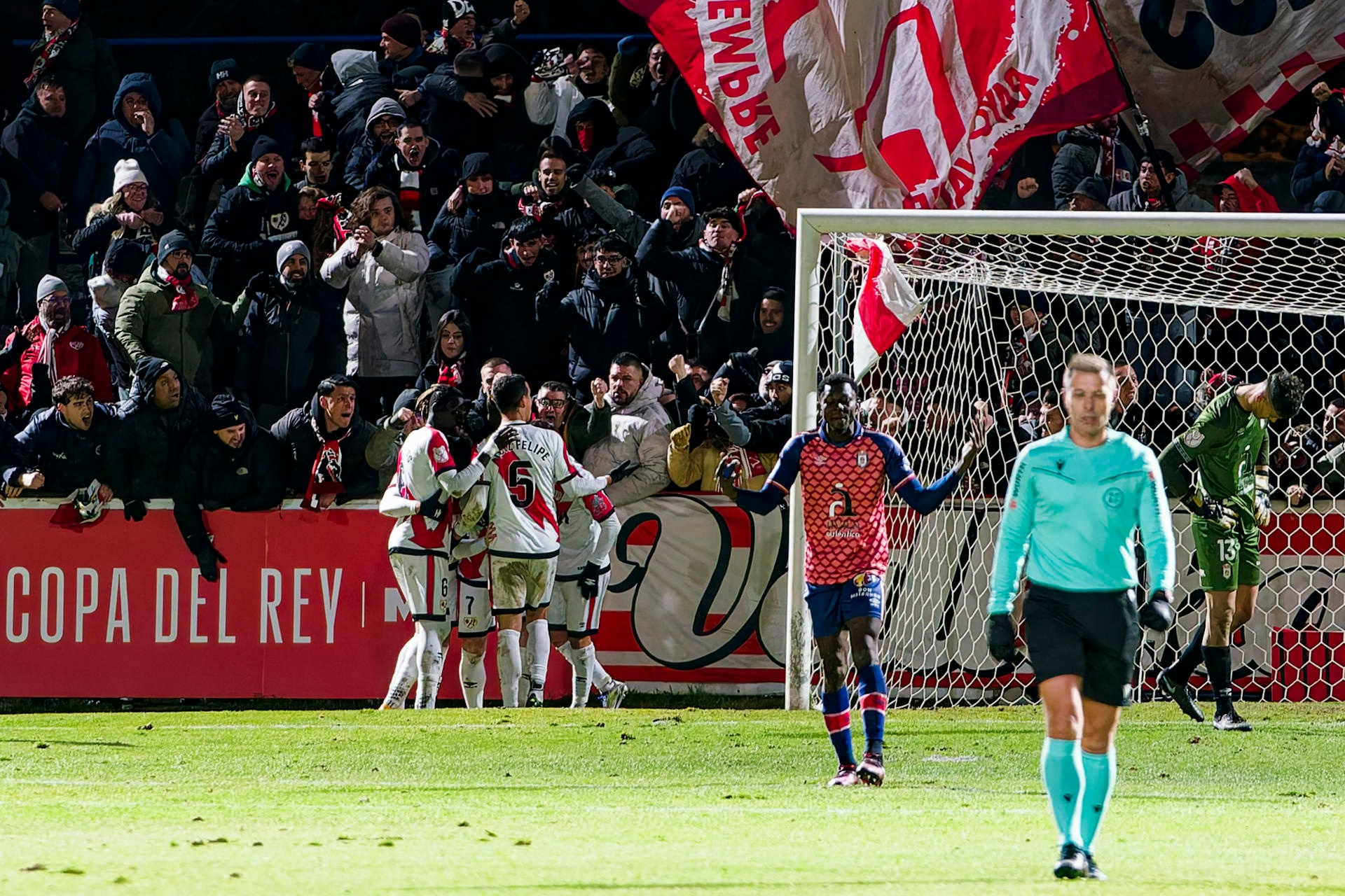 El Rayo Vallecano sufrió más de lo esperado para superar al Real Ávila en Copa del Rey. Los goles de Isi Palazón y Álvaro García fueron salvavidas para acceder a la siguiente fase.