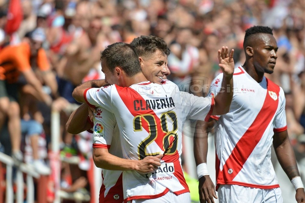 Los jugadores del Rayo Vallecano celebran el gol de Álex Moreno ante el Mallorca. RVMOficial