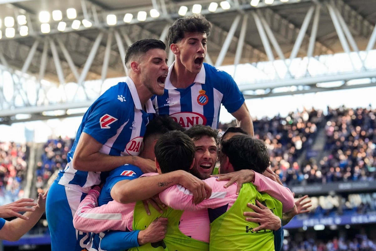 Entre Lenglet y Puado tachan al Atleti