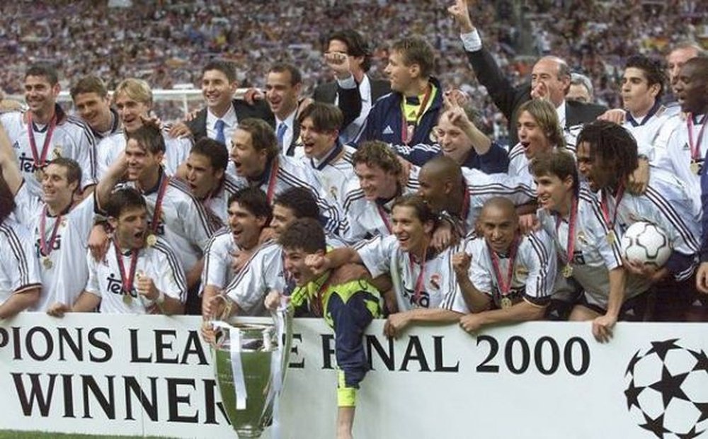 Los jugadores del Real Madrid celebran la Champions obtenida en el año 2000. EFE