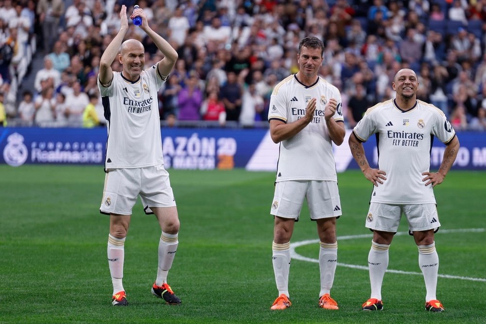 Un gol de Marek Cech acaba con el invencible Real Madrid Leyendas. EFE
