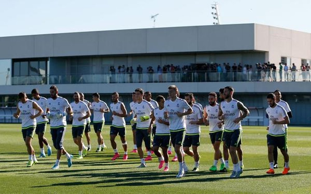 Los jugadores del Real Madrid realizan carrera continua durante un entrenamiento. Twitter