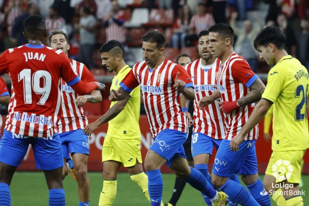 Aitor García celebra el primer gol del encuentro ante el Real Sporting. LaLiga