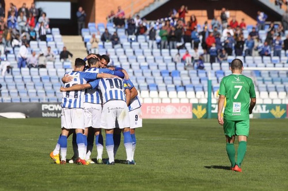 El Recreativo superó al Murcia en la clasificación con su victoria por 3-0. Albiazules