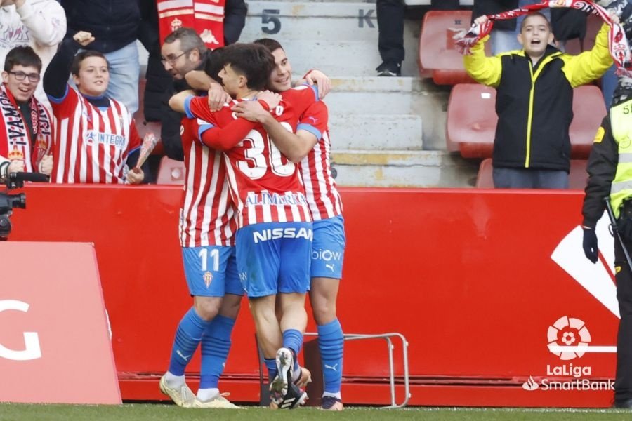 Miguel Ángel Ramírez entra con el pie derecho y levanta al Sporting
