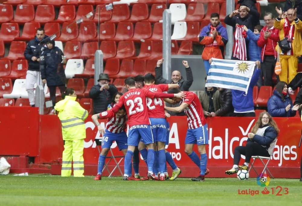 El Sporting se medirá la próxima jornada al Lorca. EFE/Archivo