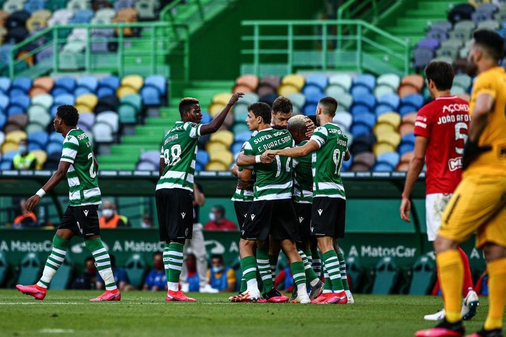 Los jugadores del Sporting de Portugal celebran el gol de Cabral. EFE