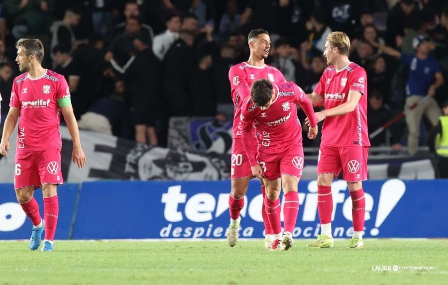 El Tenerife ganó y recortó puntos a la zona de salvación. LaLiga