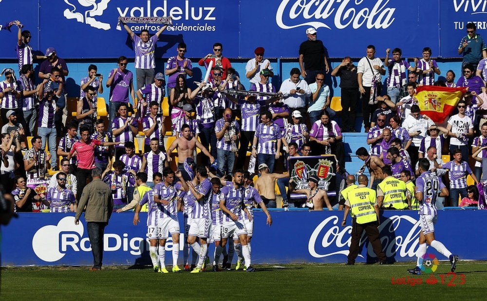 Los jugadores del Valladolid celebran uno de los tantos anotados en Alcorcón. LaLiga