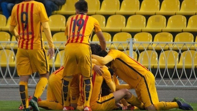 Los juveniles del Barcelona celebran uno de los tres tantos anotados al BATE en la Youth League. UEFA