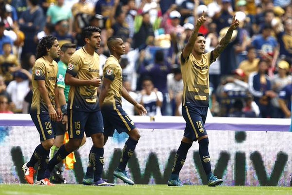Pumas empató a un gol en casa ante Santos Laguna en un partido vibrante. Archivo/EFE