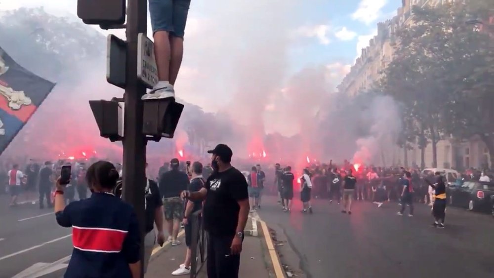 PSG ultras acted irresponsibly before the Champions League final. Captura/Twitter/GFFN