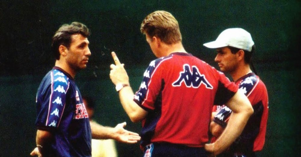 Mourinho llegó al Barça de la mano de Bobby Robson. Archivo