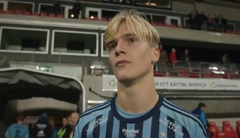 Although Bayern made a strong bid for Lucas Bergvall, Bacelona are likely to be his next destination. According to 'Sport', the 17-year-old midfielder from Djurgardens IF in Sweden is already in Spain. Only a few details remain to be finalised before he joins the Catalan giants next summer.