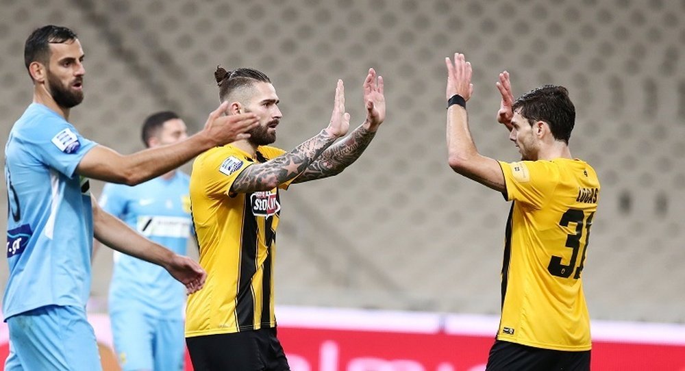 Lucas Boyé celebró un gol tras un año y medio. AEK
