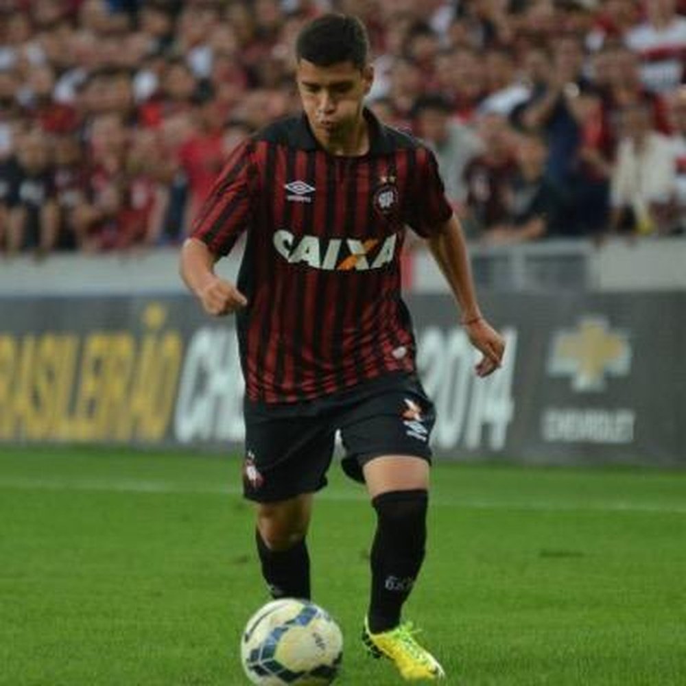 Lucas Olaza, en un partido del Atlético PR. Twitter.
