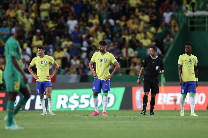 Senegal deja en evidencia la falta de entrenador en Brasil
