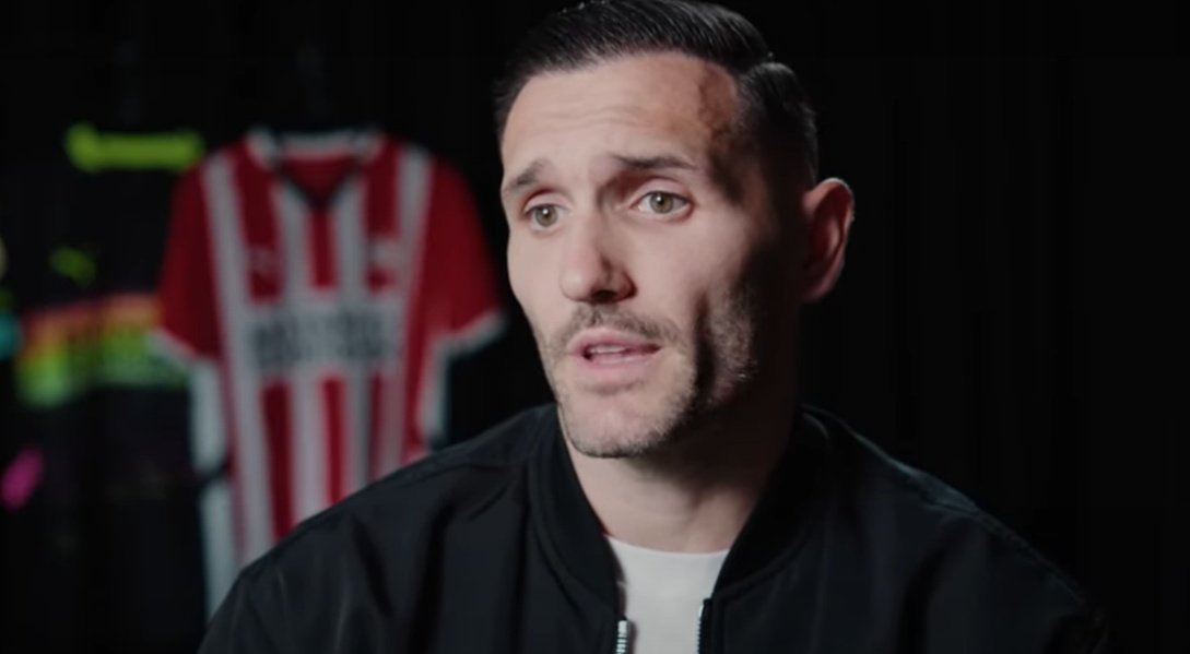 Lucas Pérez se va del PSV. Captura/PSV