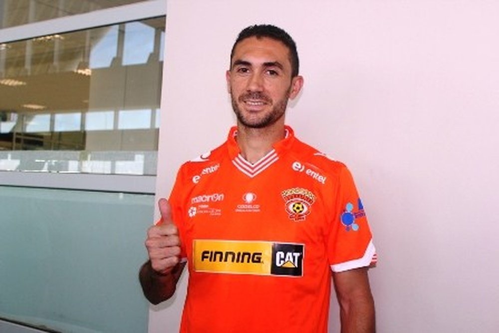 Lucas Simón posa con la camiseta de Cobreloa. Cobreloa