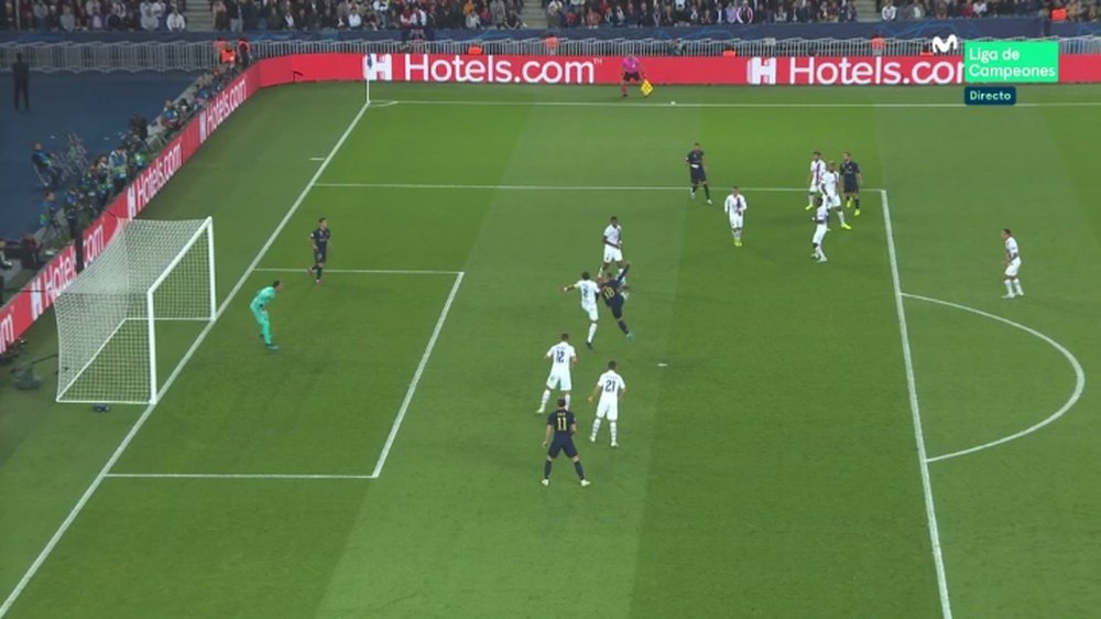 El linier anuló el gol de Benzema por fuera de juego posicional de Lucas. Captura/Movistar