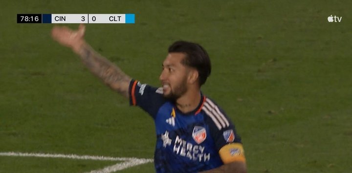 ¿El tanto del año en la MLS? ¡Gol maradoniano de Luciano Acosta!