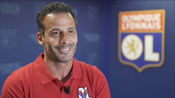 Ludovic Giuly n'est plus l'entraîneur-adjoint de Blanc à Lyon. OlympiqueLyonnais