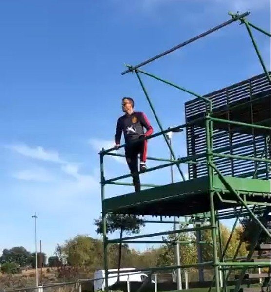 Una curiosa forma de entrenar. SeFutbol