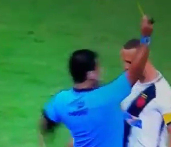 Bochornoso: Luis Fabiano se encaró con un árbitro... ¡que fingió una agresión!