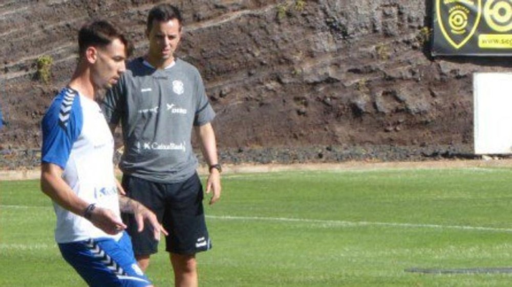 Luis Pérez no quiere relajaciones ante el Sevilla Atlético. Tenerife