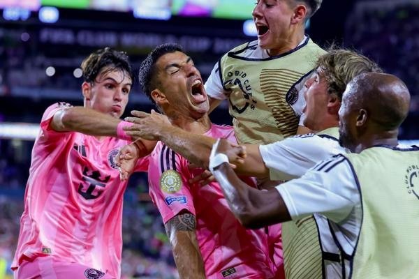 Luis Suárez guida l'Inter Miami ai quarti di Leagues Cup con un gol e due assist, facendo dimenticare l'assenza di Messi. Decisiva la vittoria in rimonta contro il Pumas UNAM.