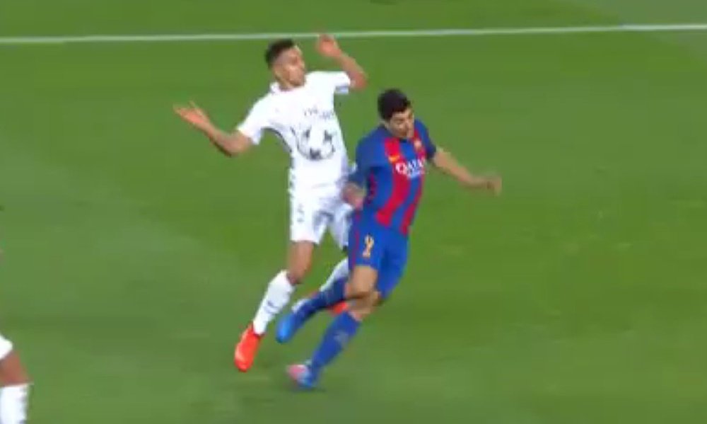 Infantino does not consider the penalty awarded for a foul on Luis Suarez a mistake. Youtube