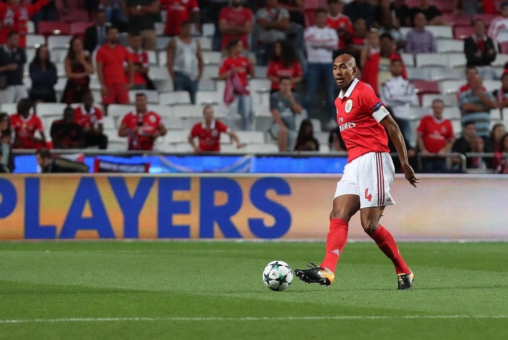 O capitão dos 'encarnados' não ficou satisfeito com a derrota no Bessa. Facebook/Benfica