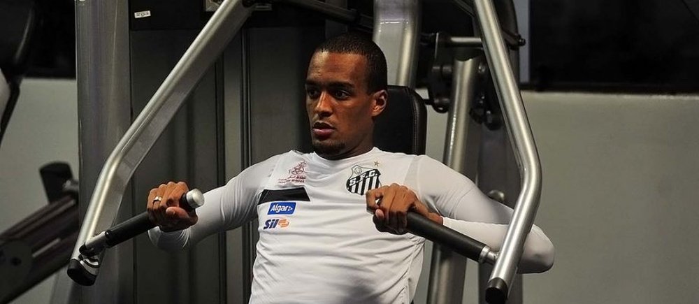 Luiz Felipe já começou os trabalhos de transição para voltar aos terrenos de jogo. SantosFC