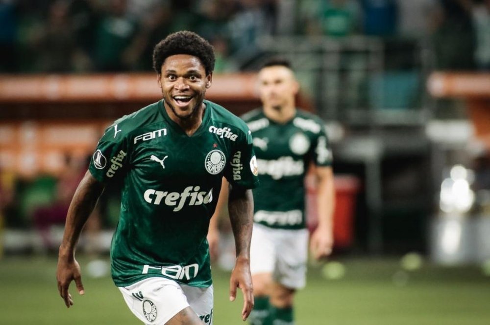 Luiz Adriano marcou os três gols na vitória do Palmeiras na Libertadores.
