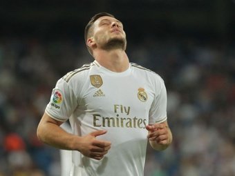 O pai de Jovic ataca o Real Madrid. EFE