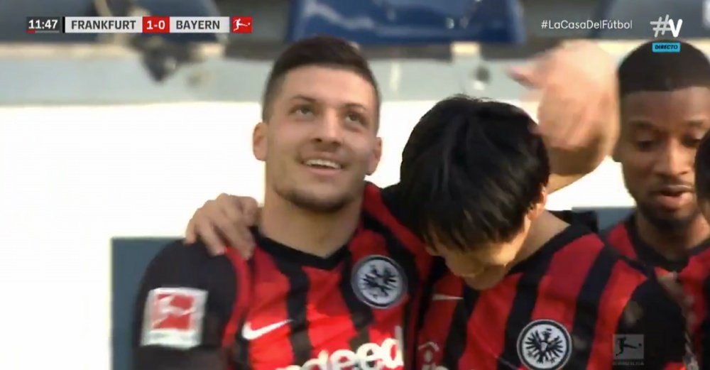 Kamada makes it 1-0 against Bayern. Screenshot/Vamos